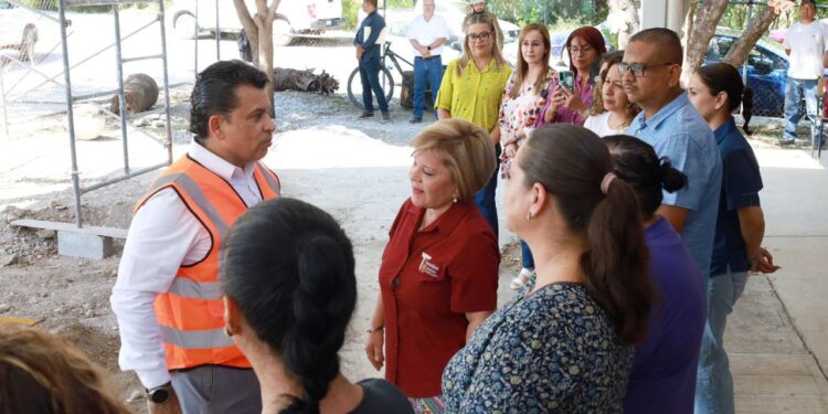 Cumple Lalo Gattás sueño de maestros del CAM “Porfirio Díaz”