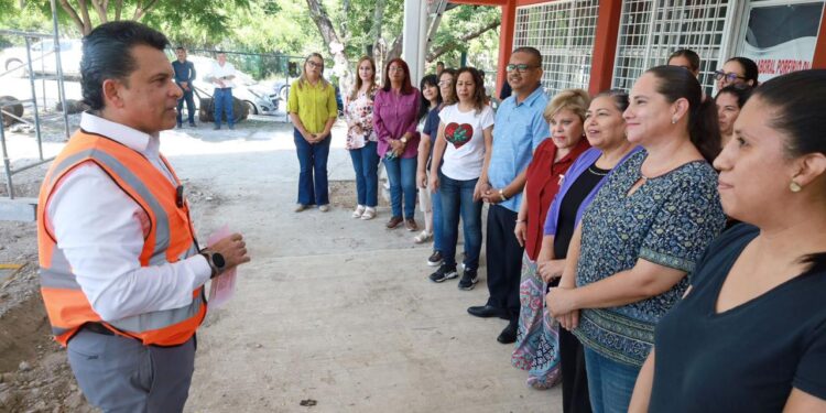 Cumple Lalo Gattás sueño de maestros del CAM “Porfirio Díaz”