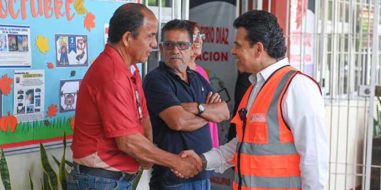 Cumple Lalo Gattás sueño de maestros del CAM “Porfirio Díaz”