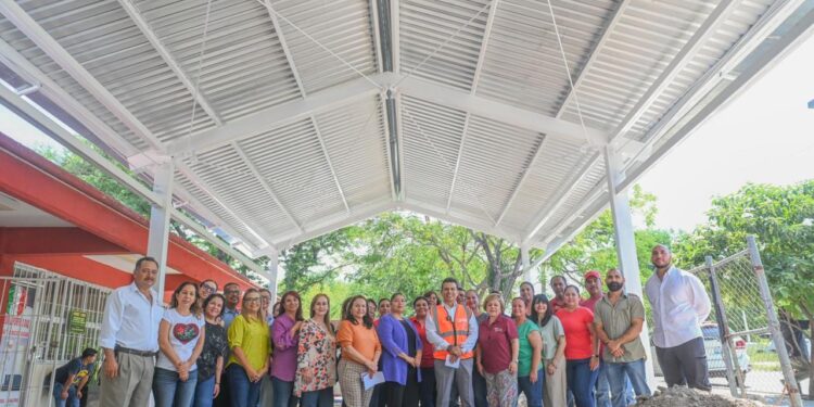 Cumple Lalo Gattás sueño de maestros del CAM “Porfirio Díaz”