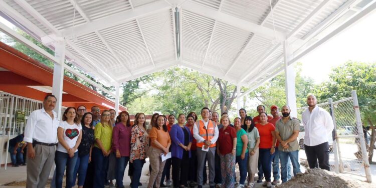 Cumple Lalo Gattás sueño de maestros del CAM “Porfirio Díaz”