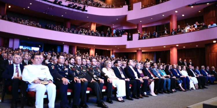 Inicia Américo Villarreal conversatorio «Dos años de memorias de una transformación»