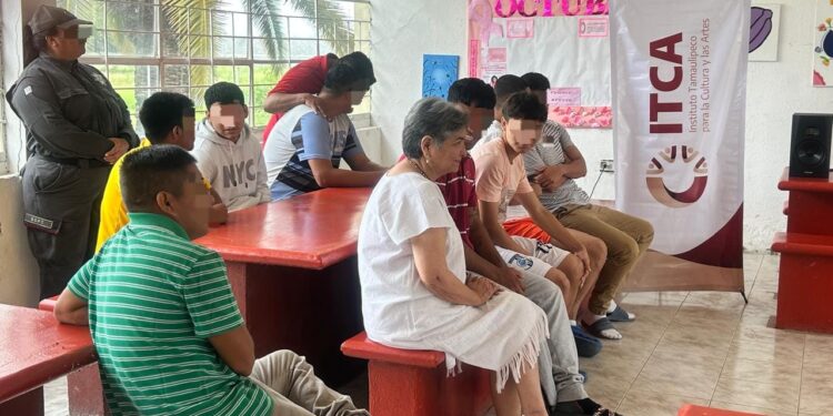 Adolescentes en internamiento graban álbum con canciones de su autoría