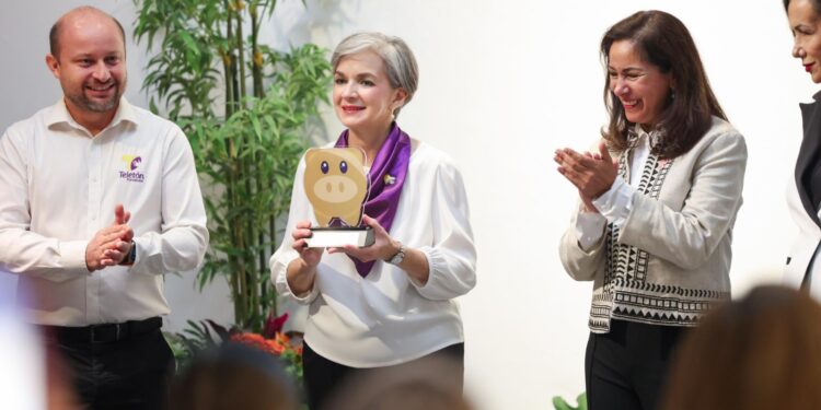 Da inicio María de Villarreal al Boteo Teletón 2024 en Tamaulipas