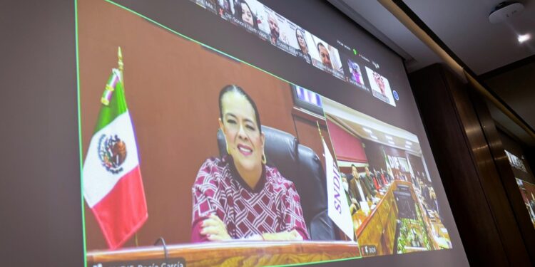 Participa María de Villarreal en reunión de trabajo con la nueva titular del Sistema Nacional DIF