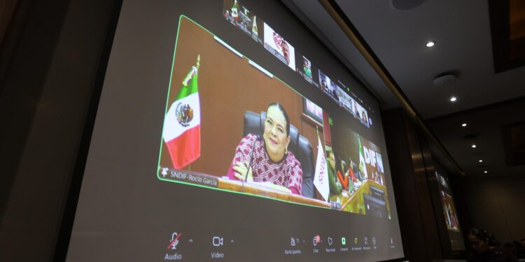 Participa María de Villarreal en reunión de trabajo con la nueva titular del Sistema Nacional DIF