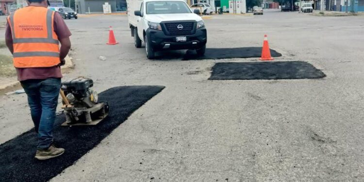 Llega programa de bacheo a seis colonias más de Victoria