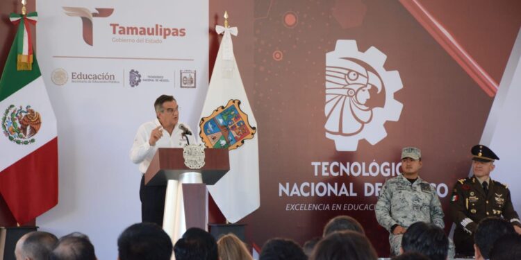 Cumple Américo al Tec Victoria; construye gimnasio