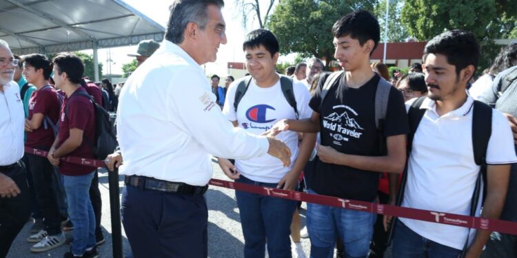 Cumple Américo al Tec Victoria; construye gimnasio