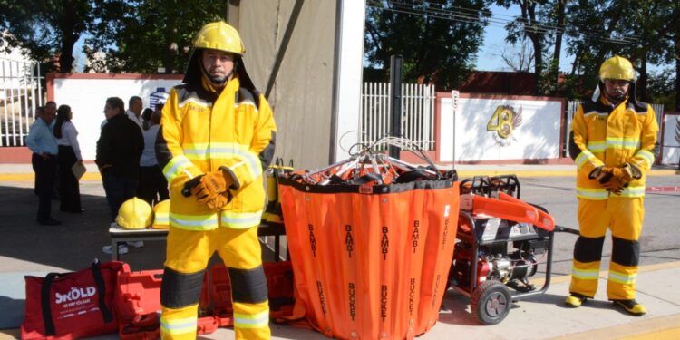 Cumple Américo al Tec Victoria; construye gimnasio