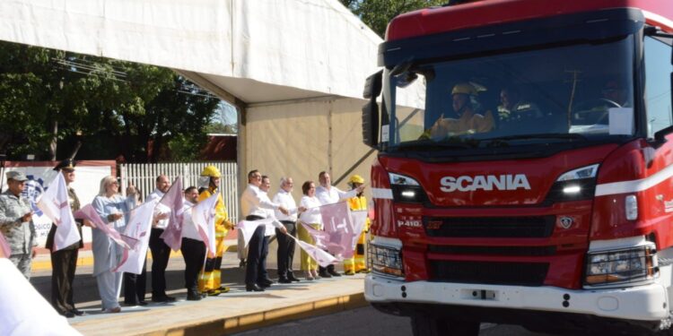 Cumple Américo al Tec Victoria; construye gimnasio