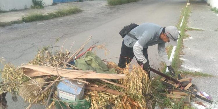 Trabaja Gobierno en limpieza de panteones municipales