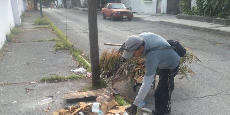 Trabaja Gobierno en limpieza de panteones municipales