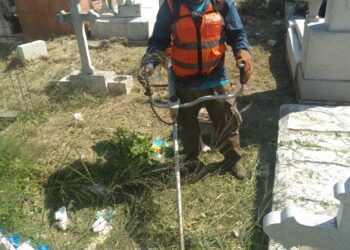 Trabaja Gobierno en limpieza de panteones municipales