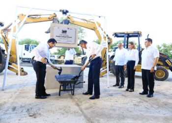 Coloca Américo Villarreal primera piedra de la Ciudad Judicial en Victoria