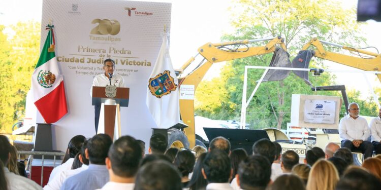 Coloca Américo Villarreal primera piedra de la Ciudad Judicial en Victoria