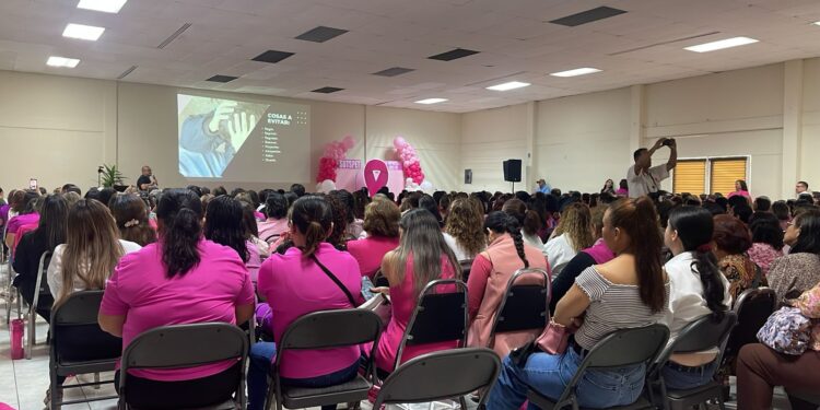Trabajadoras del SUTSPET reciben conferencia «Cerrando ciclos de vida»