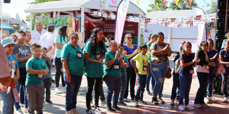 Stand Victoria en la Feria Tamaulipas recibe a estudiantes
