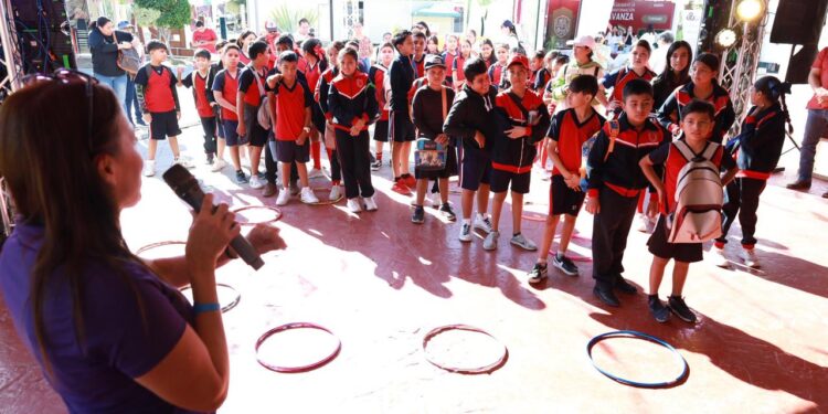 Stand Victoria en la Feria Tamaulipas recibe a estudiantes