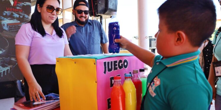 Stand Victoria en la Feria Tamaulipas recibe a estudiantes