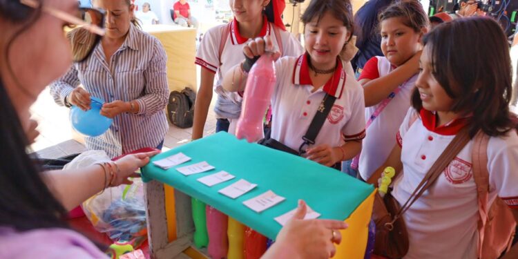Stand Victoria en la Feria Tamaulipas recibe a estudiantes