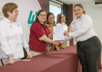 Reconocen a docentes, personal administrativo y estudiantes de la Universidad Tecnológica de Altamira