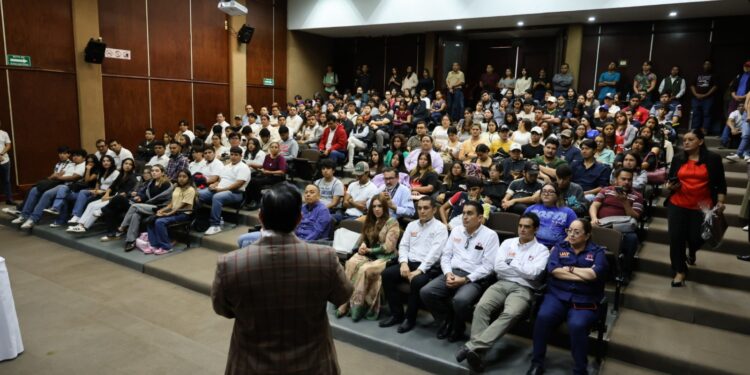 Entrega José Ramón Silva becas TC Energía 2024