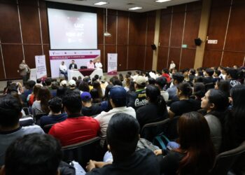 Entrega José Ramón Silva becas TC Energía 2024