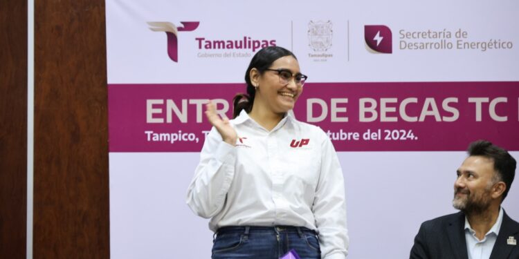 Entrega José Ramón Silva becas TC Energía 2024