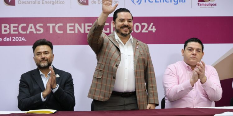 Entrega José Ramón Silva becas TC Energía 2024