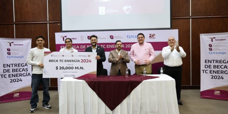 Entrega José Ramón Silva becas TC Energía 2024