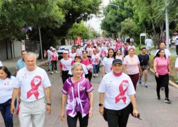 Conmemoran Día Internacional contra el Cáncer de Mama con «Caminata Rosa»