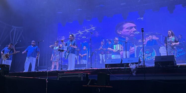 Acude el gobernador y su esposa a ver a Los Ángeles Azules que cantaron ante 45 mil victorenses