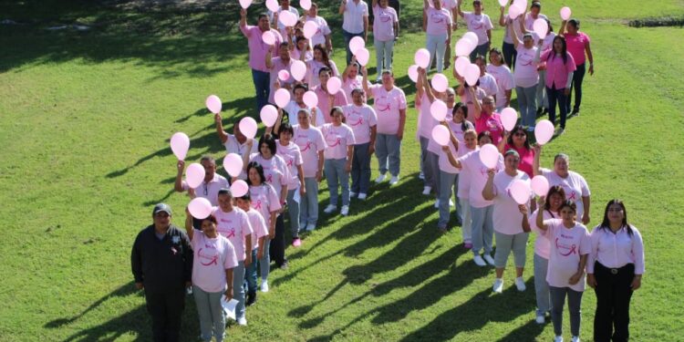 Reciben mujeres de CEDES pláticas y programas preventivos contra el cáncer de mama