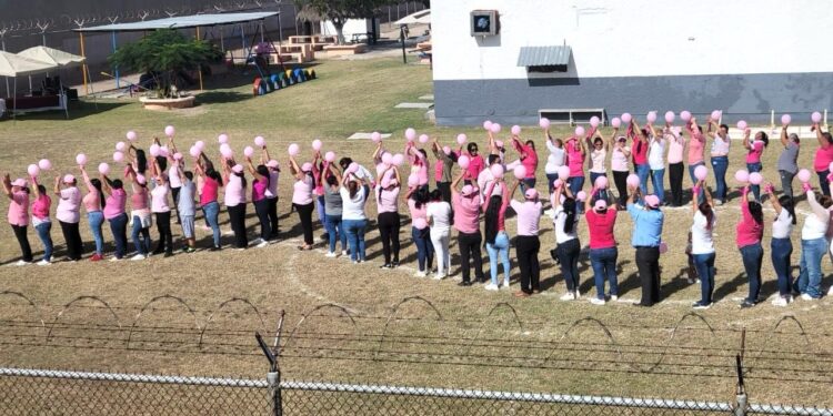 Reciben mujeres de CEDES pláticas y programas preventivos contra el cáncer de mama