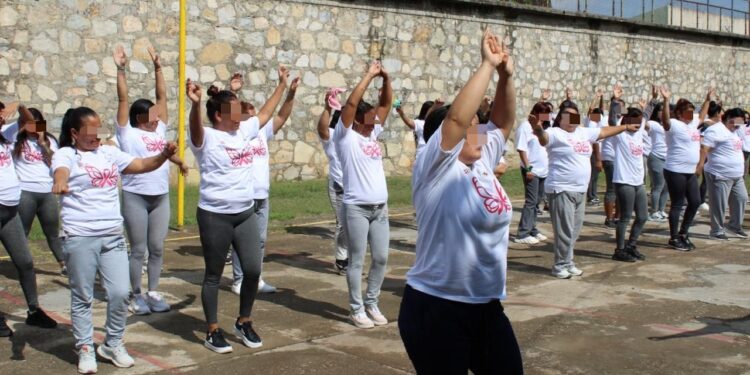 Reciben mujeres de CEDES pláticas y programas preventivos contra el cáncer de mama