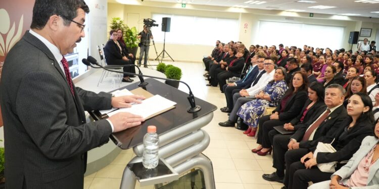 La UAT es referente en la formación de profesionales de la enfermería: rector