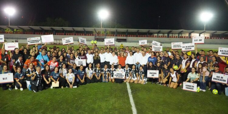 Inaugura Dámaso Anaya torneos deportivos para empleados de la UAT