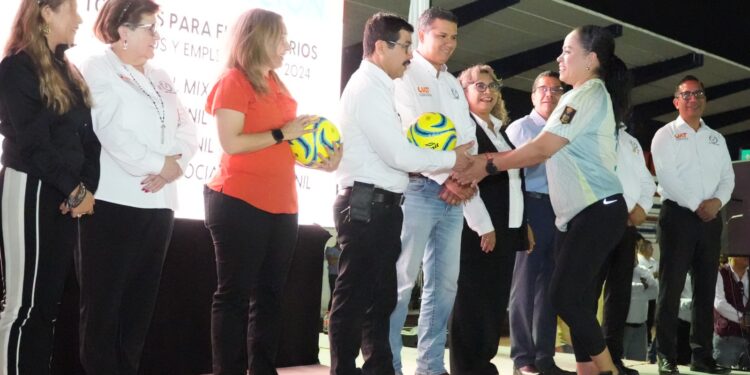 Inaugura Dámaso Anaya torneos deportivos para empleados de la UAT