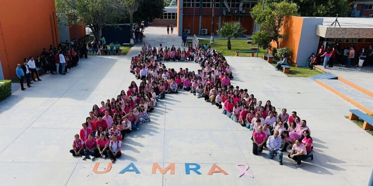 Promueve la UAT concientización sobre el cáncer de mama