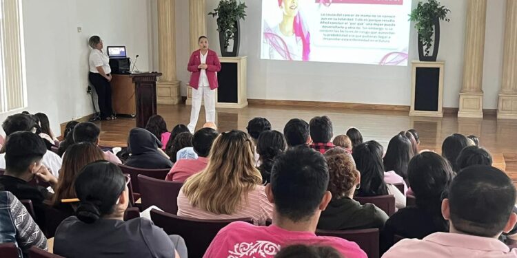 Promueve la UAT concientización sobre el cáncer de mama