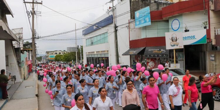 Promueve la UAT concientización sobre el cáncer de mama