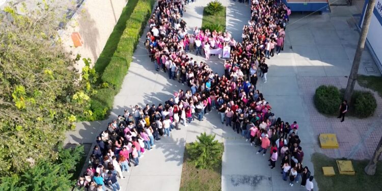 Promueve la UAT concientización sobre el cáncer de mama