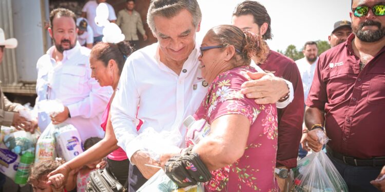 Llevan Américo y María la brigada “Transformando Familias” a San Fernando