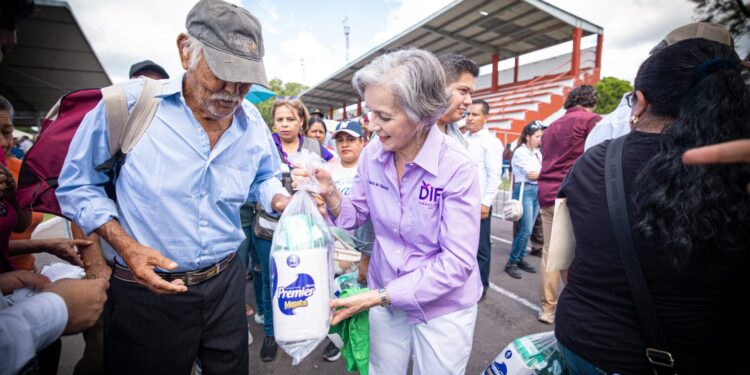 Llevan Américo y María la brigada “Transformando Familias” a San Fernando