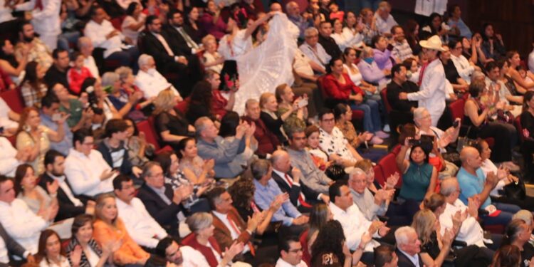 Inaugura Américo el XXII Festival Internacional en la Costa del Seno Mexicano