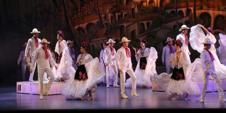 Inaugura Américo el XXII Festival Internacional en la Costa del Seno Mexicano