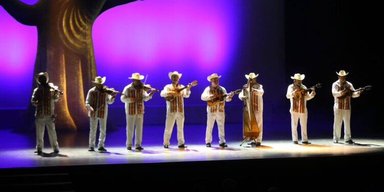 Inaugura Américo el XXII Festival Internacional en la Costa del Seno Mexicano