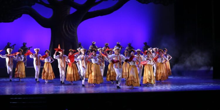 Inaugura Américo el XXII Festival Internacional en la Costa del Seno Mexicano