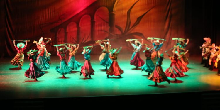 Inaugura Américo el XXII Festival Internacional en la Costa del Seno Mexicano